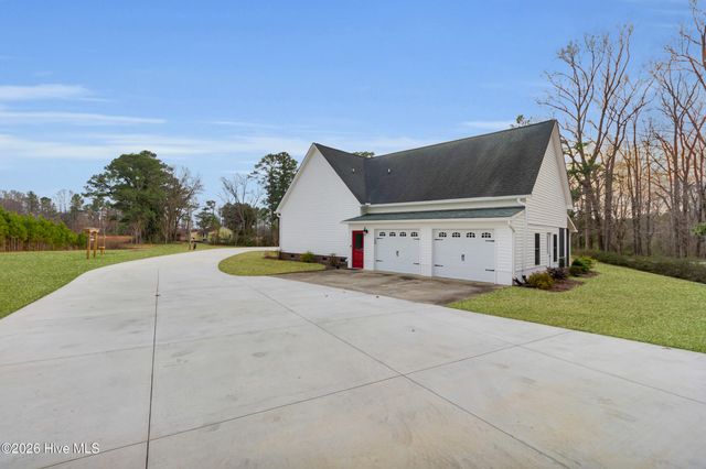 7110 N Us 17 Highway, Vanceboro, NC 28586