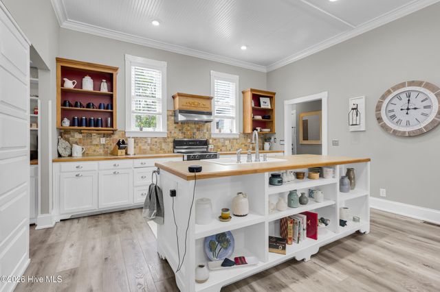 7110 N Us 17 Highway, Vanceboro, NC 28586