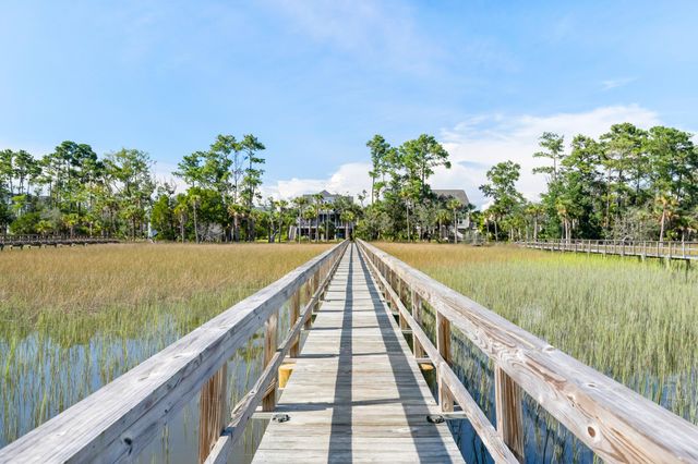 3000 Yachtsman Drive, Mount Pleasant, SC 29466