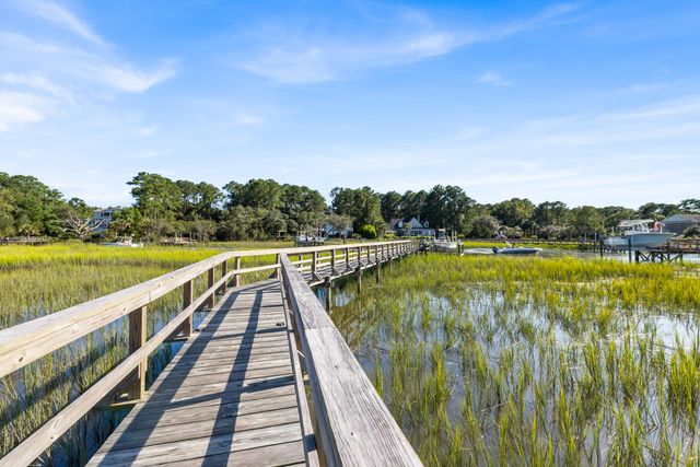 3000 Yachtsman Drive, Mount Pleasant, SC 29466