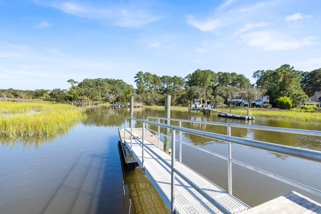3000 Yachtsman Drive, Mount Pleasant, SC 29466