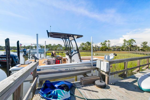 3000 Yachtsman Drive, Mount Pleasant, SC 29466