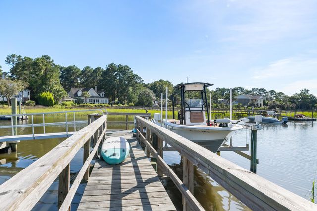 3000 Yachtsman Drive, Mount Pleasant, SC 29466