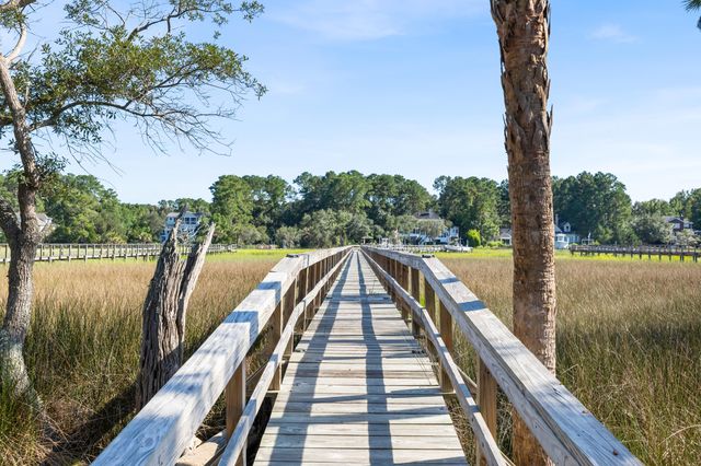 3000 Yachtsman Drive, Mount Pleasant, SC 29466