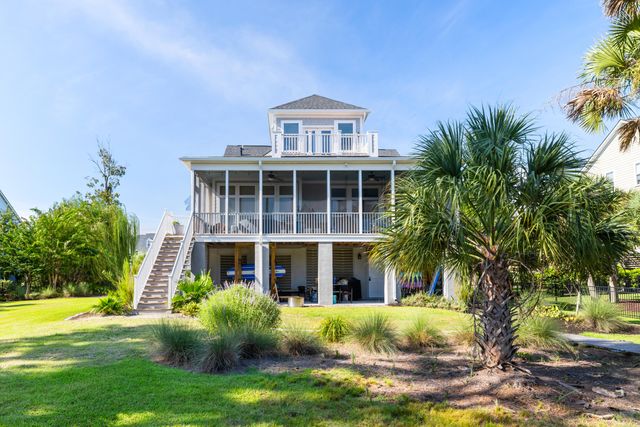 3000 Yachtsman Drive, Mount Pleasant, SC 29466