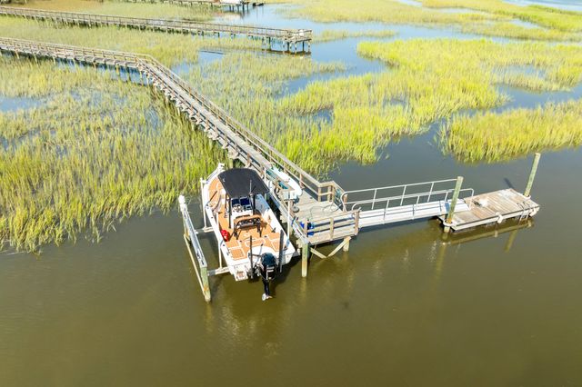 3000 Yachtsman Drive, Mount Pleasant, SC 29466