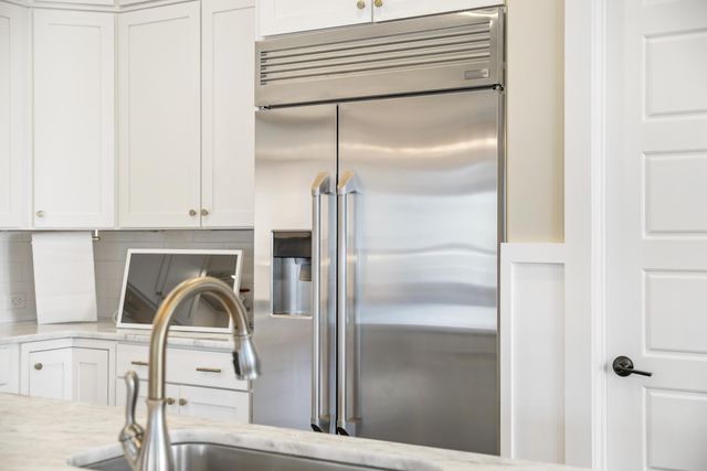 3000 Yachtsman Drive, Mount Pleasant, SC 29466