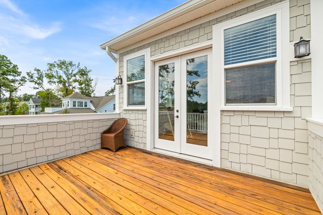 3000 Yachtsman Drive, Mount Pleasant, SC 29466