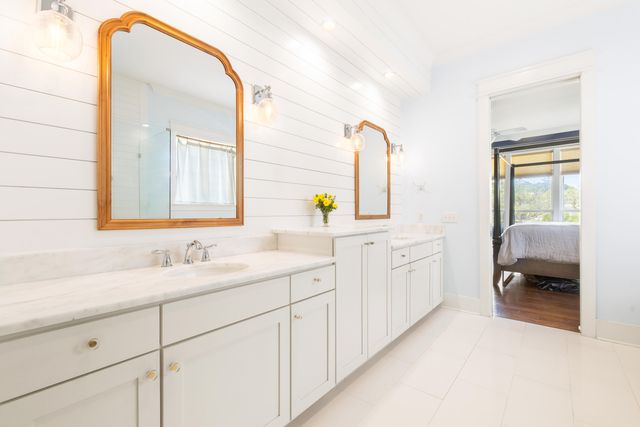 3000 Yachtsman Drive, Mount Pleasant, SC 29466