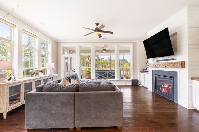 3000 Yachtsman Drive, Mount Pleasant, SC 29466
