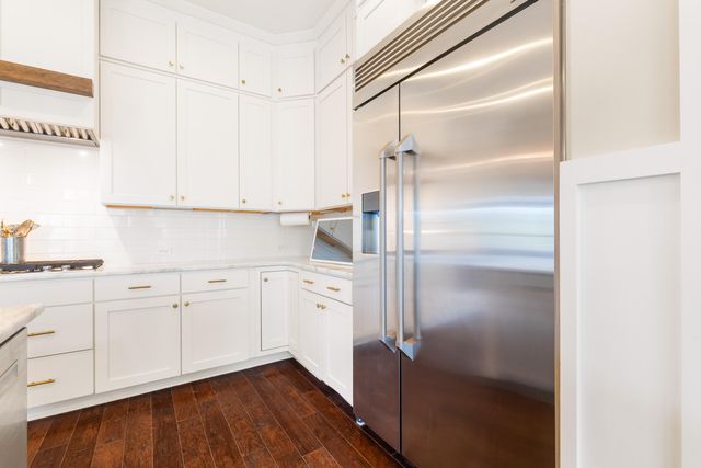 3000 Yachtsman Drive, Mount Pleasant, SC 29466