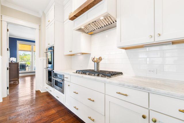 3000 Yachtsman Drive, Mount Pleasant, SC 29466