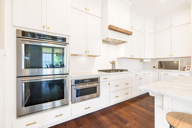 3000 Yachtsman Drive, Mount Pleasant, SC 29466