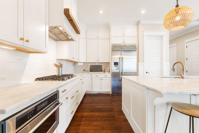 3000 Yachtsman Drive, Mount Pleasant, SC 29466