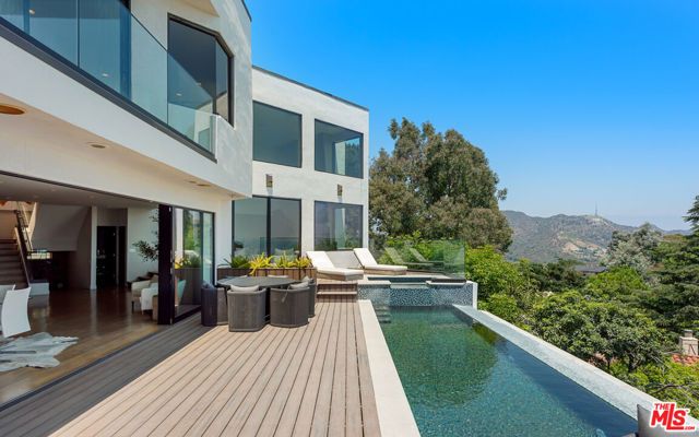 2826 Las Alturas Street, Los Angeles, CA 90068