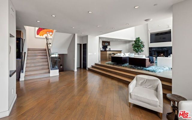 2826 Las Alturas Street, Los Angeles, CA 90068