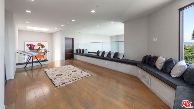 2826 Las Alturas Street, Los Angeles, CA 90068