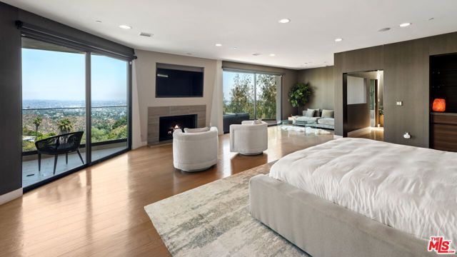 2826 Las Alturas Street, Los Angeles, CA 90068