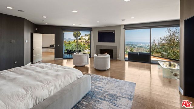 2826 Las Alturas Street, Los Angeles, CA 90068