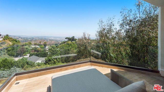 2826 Las Alturas Street, Los Angeles, CA 90068