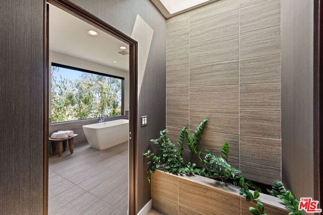 2826 Las Alturas Street, Los Angeles, CA 90068