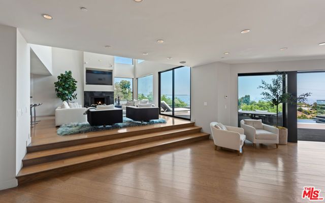 2826 Las Alturas Street, Los Angeles, CA 90068