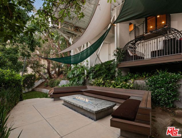 2826 Las Alturas Street, Los Angeles, CA 90068