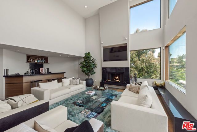 2826 Las Alturas Street, Los Angeles, CA 90068