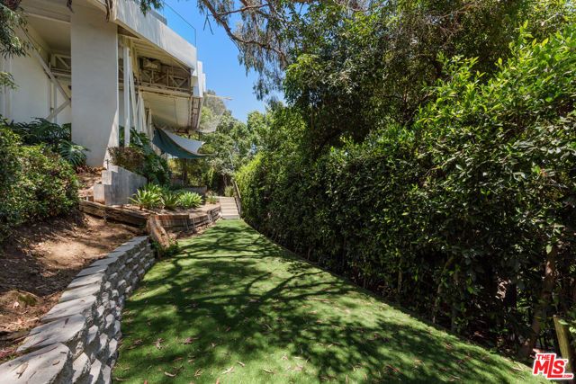 2826 Las Alturas Street, Los Angeles, CA 90068