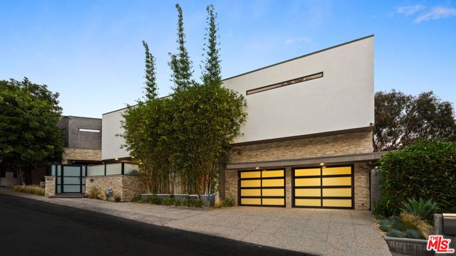 2826 Las Alturas Street, Los Angeles, CA 90068