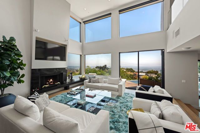 2826 Las Alturas Street, Los Angeles, CA 90068