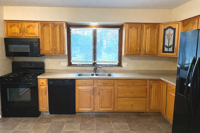 5252 Arquilla Drive, Richton Park, IL 60471