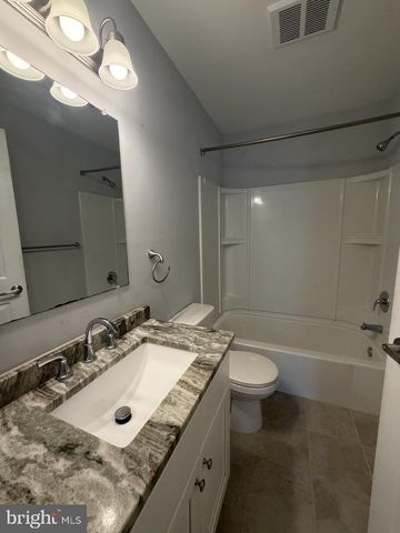 2805 AUBURN CT, Mount Laurel, NJ 08054