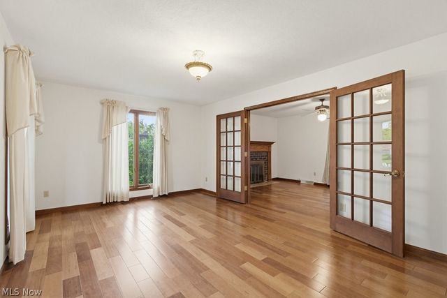 951 S Azalea Boulevard, Barberton, OH 44203