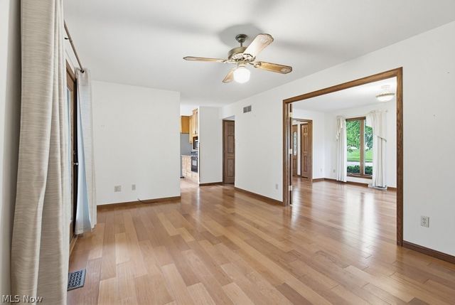951 S Azalea Boulevard, Barberton, OH 44203