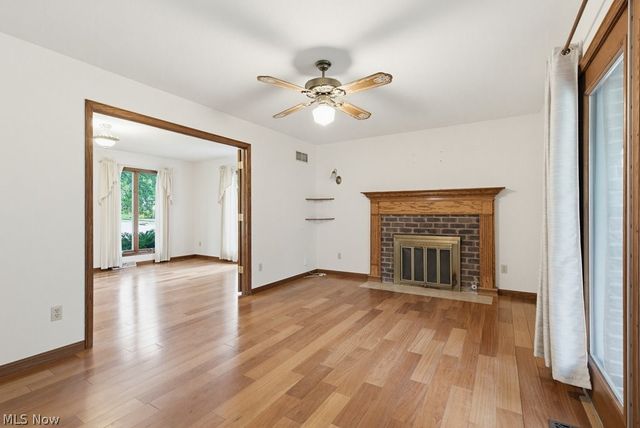 951 S Azalea Boulevard, Barberton, OH 44203