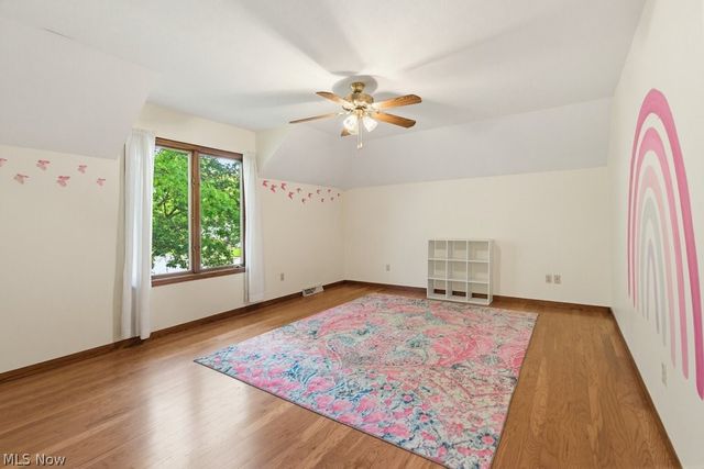 951 S Azalea Boulevard, Barberton, OH 44203