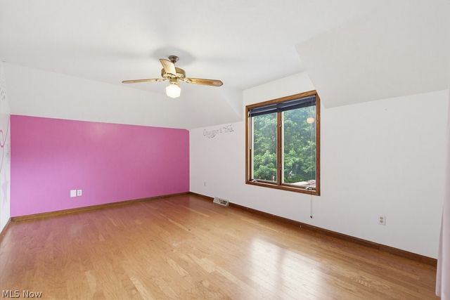 951 S Azalea Boulevard, Barberton, OH 44203