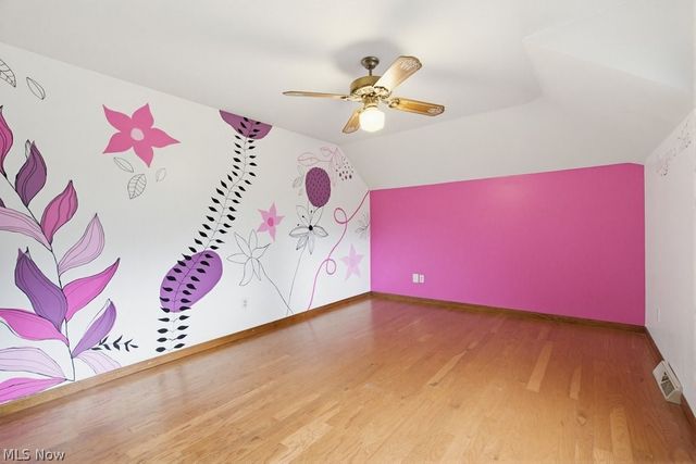 951 S Azalea Boulevard, Barberton, OH 44203