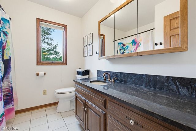 951 S Azalea Boulevard, Barberton, OH 44203