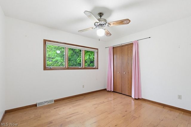 951 S Azalea Boulevard, Barberton, OH 44203