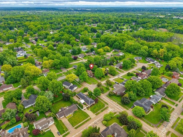 951 S Azalea Boulevard, Barberton, OH 44203