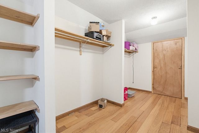 951 S Azalea Boulevard, Barberton, OH 44203