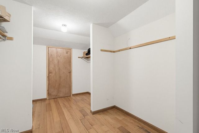 951 S Azalea Boulevard, Barberton, OH 44203