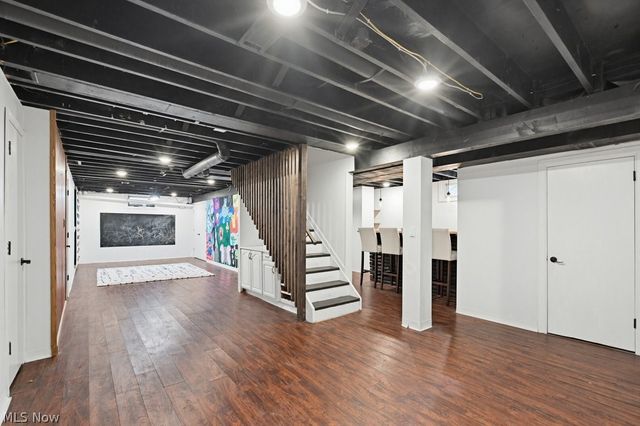 951 S Azalea Boulevard, Barberton, OH 44203