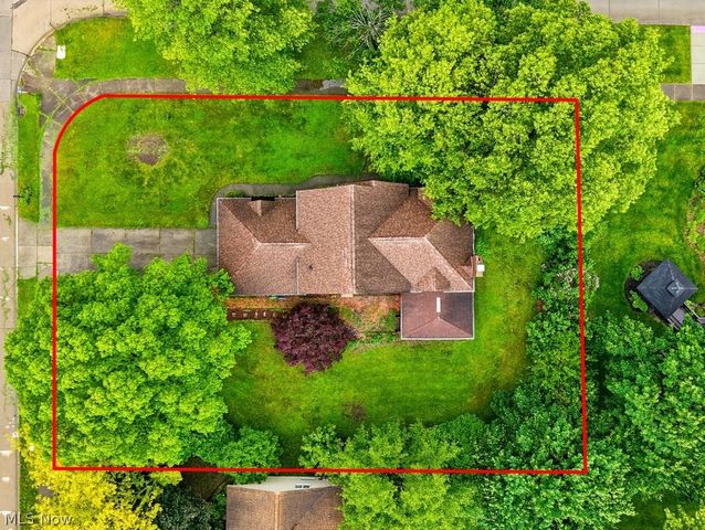 951 S Azalea Boulevard, Barberton, OH 44203
