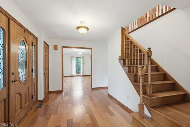 951 S Azalea Boulevard, Barberton, OH 44203