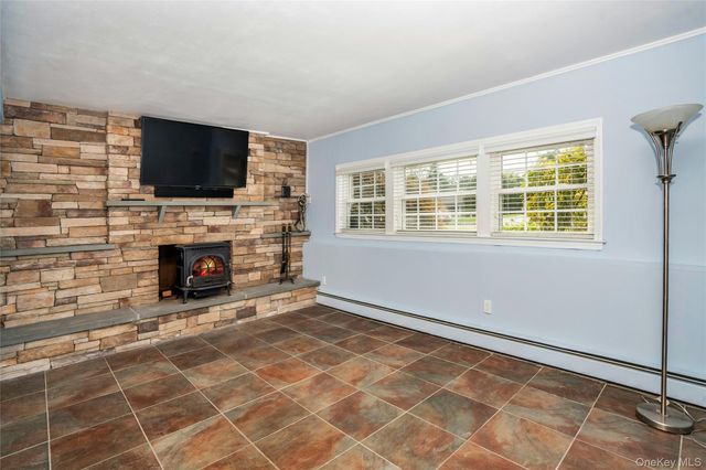 15 Greenbrier Lane, Sayville, NY 11782