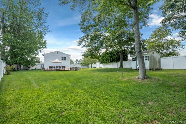 15 Greenbrier Lane, Sayville, NY 11782