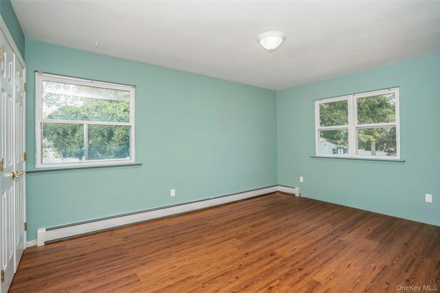 15 Greenbrier Lane, Sayville, NY 11782
